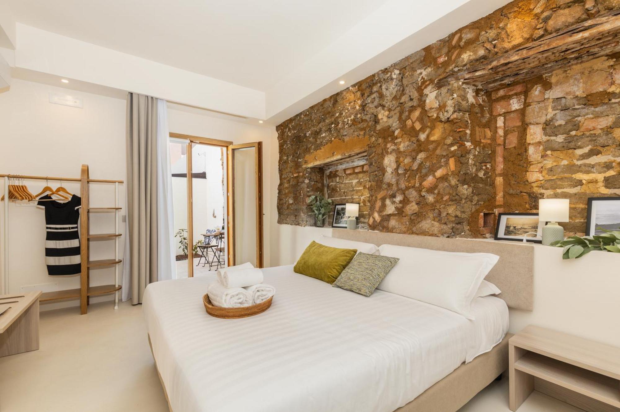Ausentu Guest House Тортоли Экстерьер фото