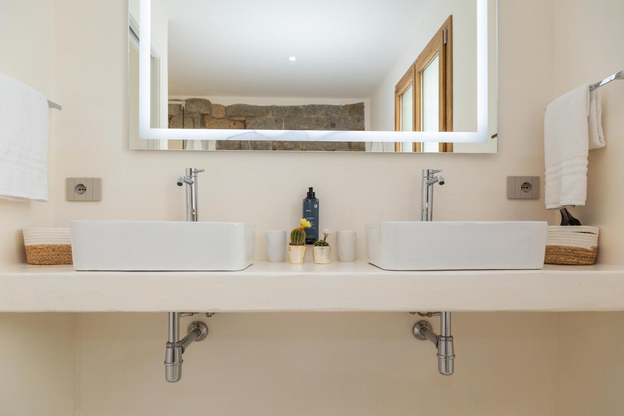 Ausentu Guest House Тортоли Экстерьер фото
