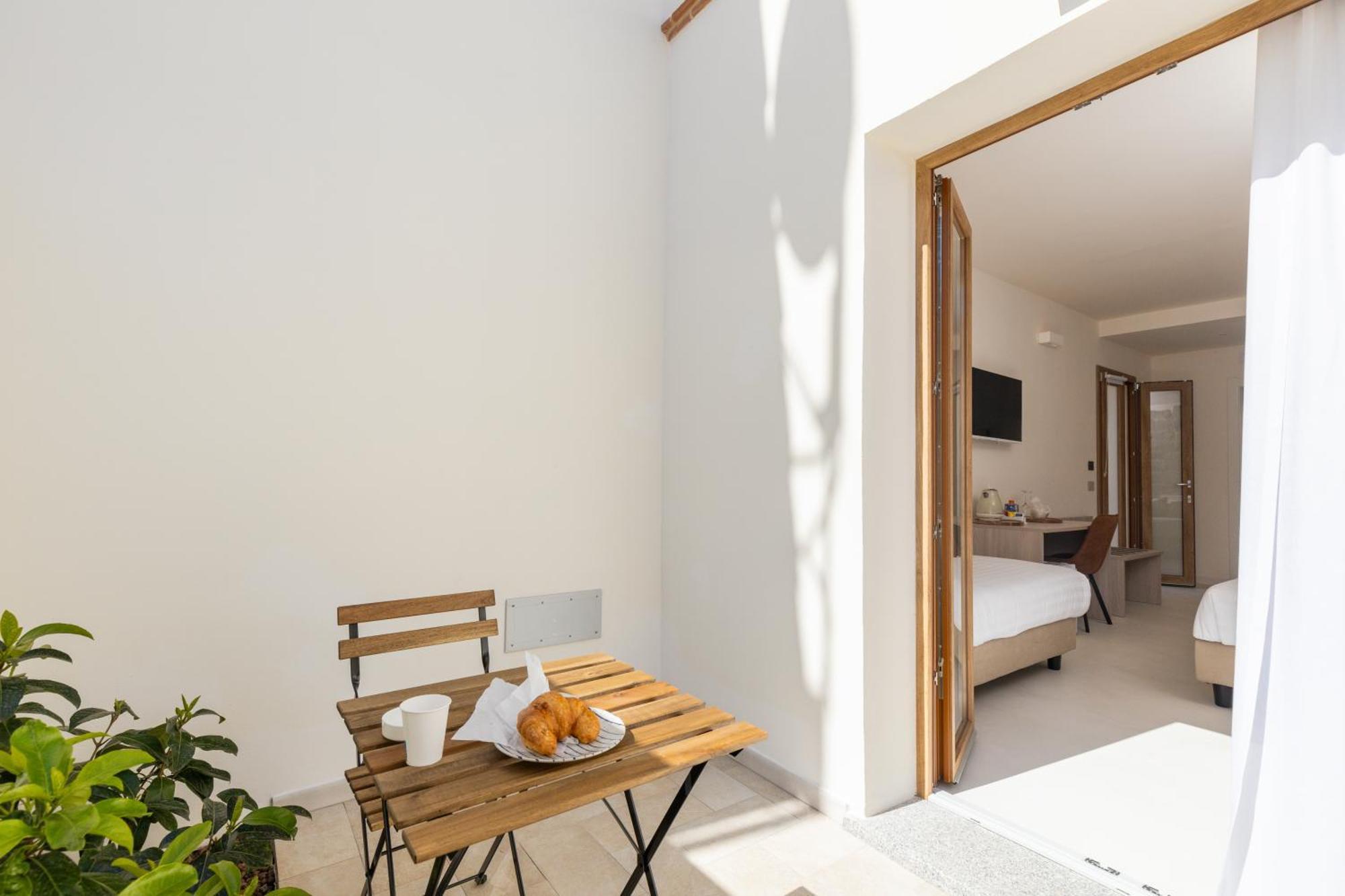 Ausentu Guest House Тортоли Экстерьер фото