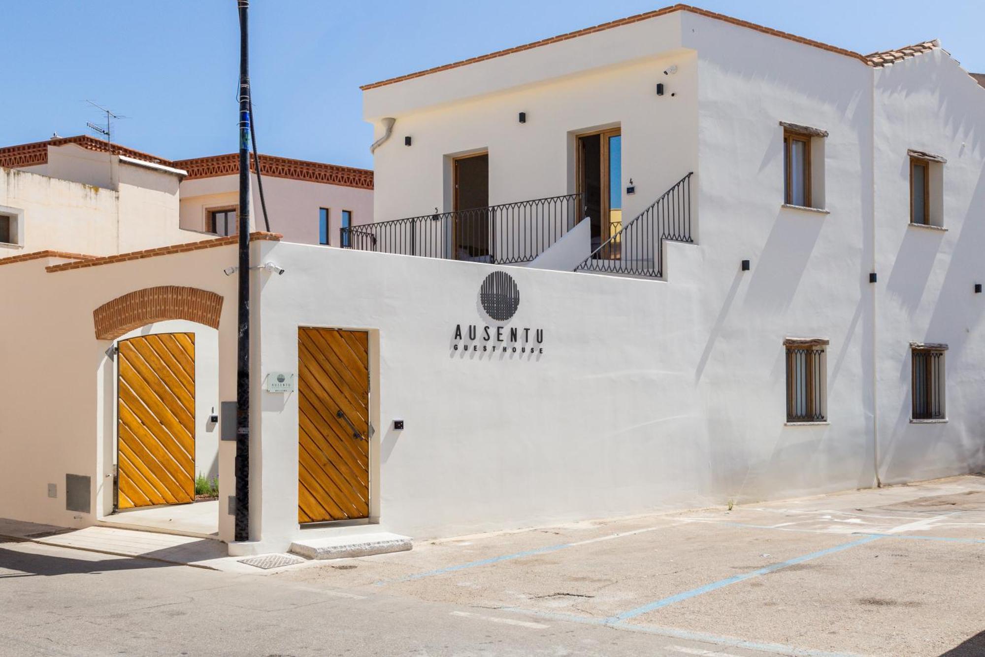 Ausentu Guest House Тортоли Экстерьер фото