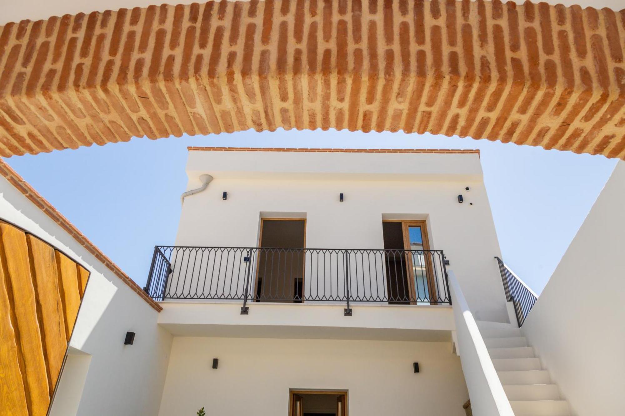 Ausentu Guest House Тортоли Экстерьер фото